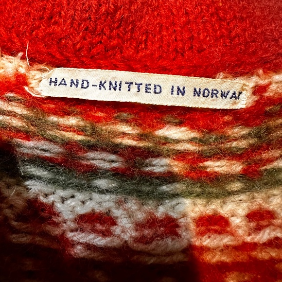 Red, White, Green 1950s Norwegian Sweater in Xmas Colors - Fit S-M - Picture 5 of 9